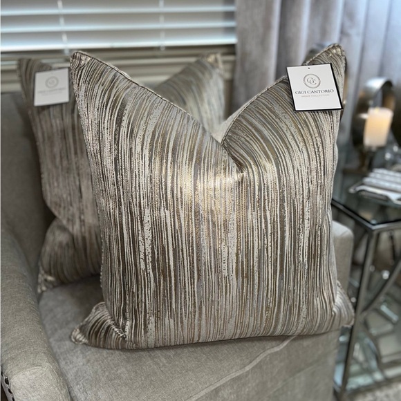1-NWT GIGI CANTORIO GEO DESIGN DECORATIVE PILLOW(minimum of 2 purchase required)